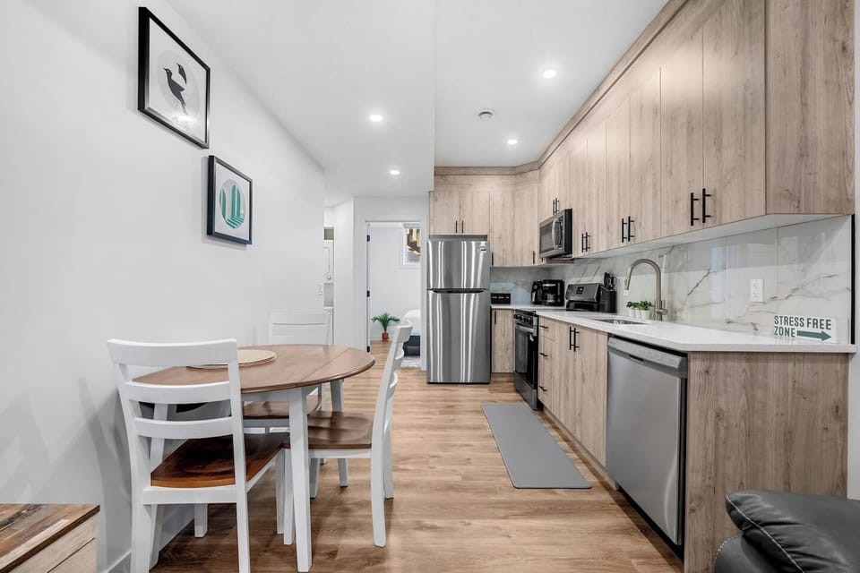 Dining area with seating for 3.