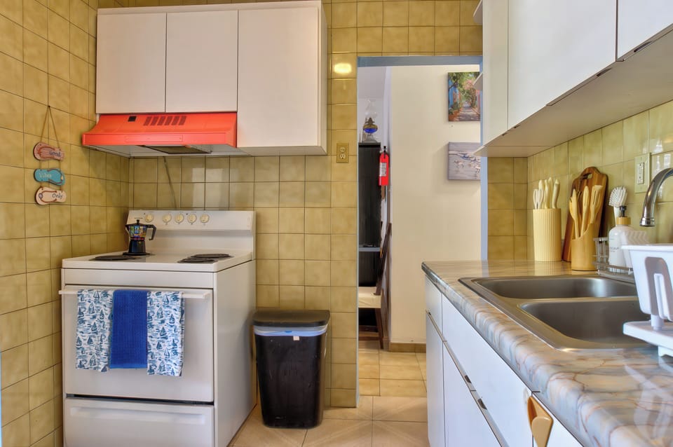 Full kitchen