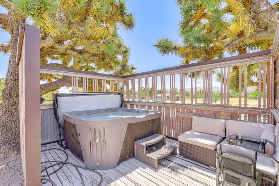 Deck | Hot Tub | Privacy Railings & Outdoor Seating