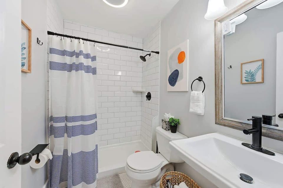 Built-in Bluetooth shower speaker for easy music streaming.