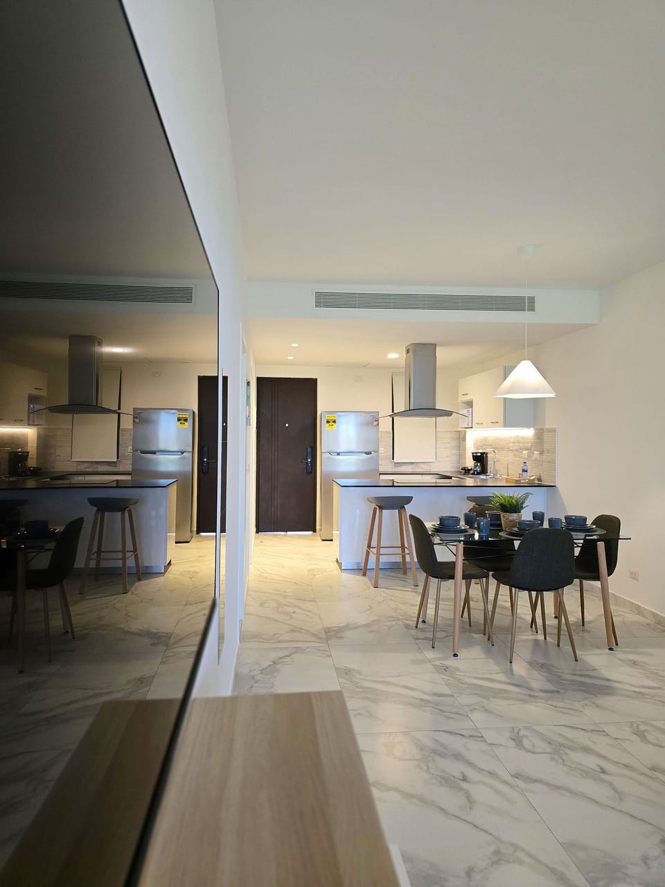 Exclusive Apartment | Dining