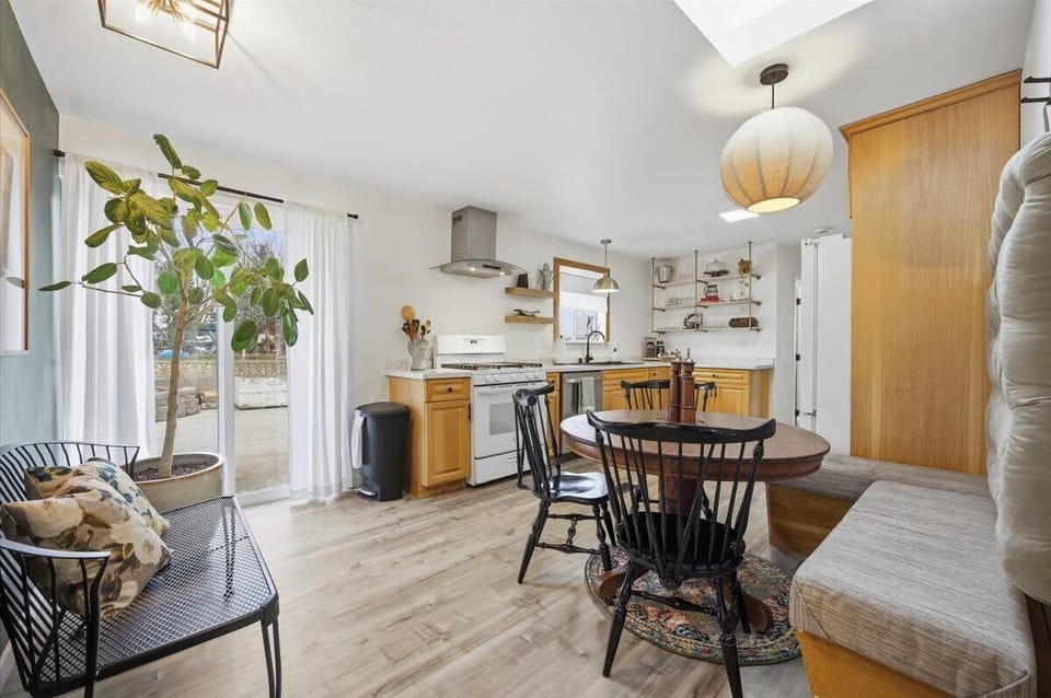 Eat in breakfast nook and kitchen area