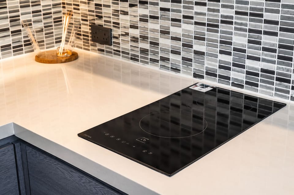 Deluxe Apartment, 1 Bedroom (Chic n Cozy CityGate 1BR Suite) | Private kitchenette | Full-size fridge, microwave, stovetop, cookware/dishes/utensils