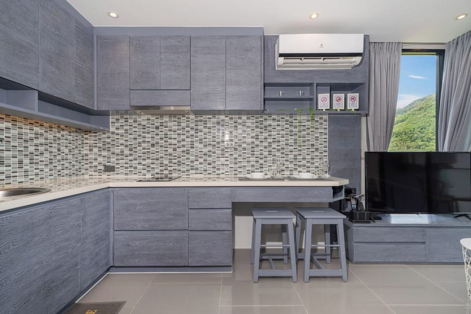 Apartment, 1 Bedroom (Fabulous CityGate Kamala 1BR Suite) | Private kitchen