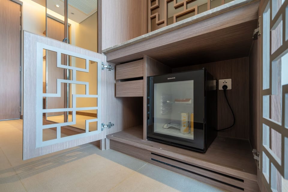 Exclusive Apartment, 2 Bedrooms (Angsana Lakeside Luxury Jazuzzi Suite) | In-room safe, individually decorated, individually furnished, desk