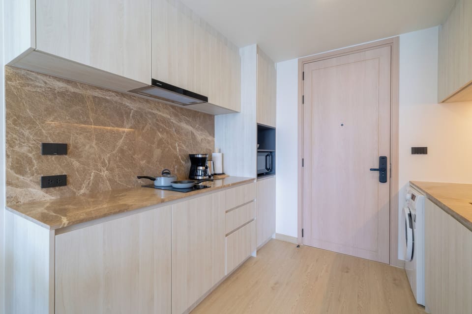 Apartment, 1 Bedroom (Ozone Condo in Excellent Laguna Area) | Private kitchen