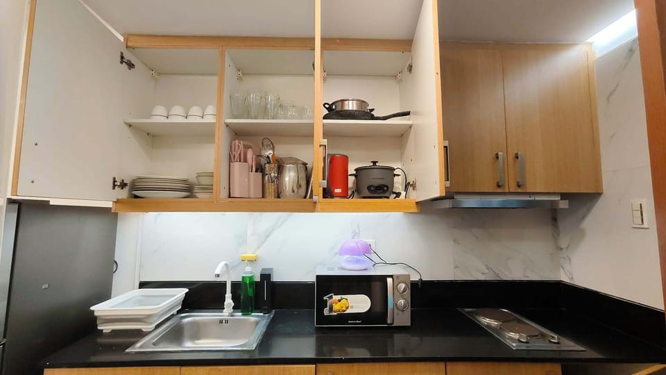 Family Studio, Non Smoking, City View | Private kitchen