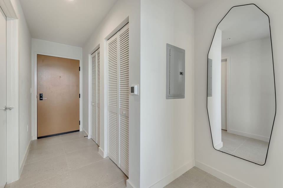Entryway & hallway.