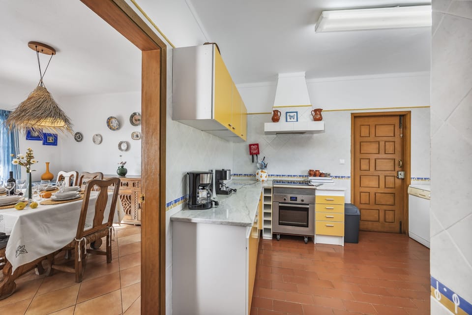 Kitchen with nearby dinning area
