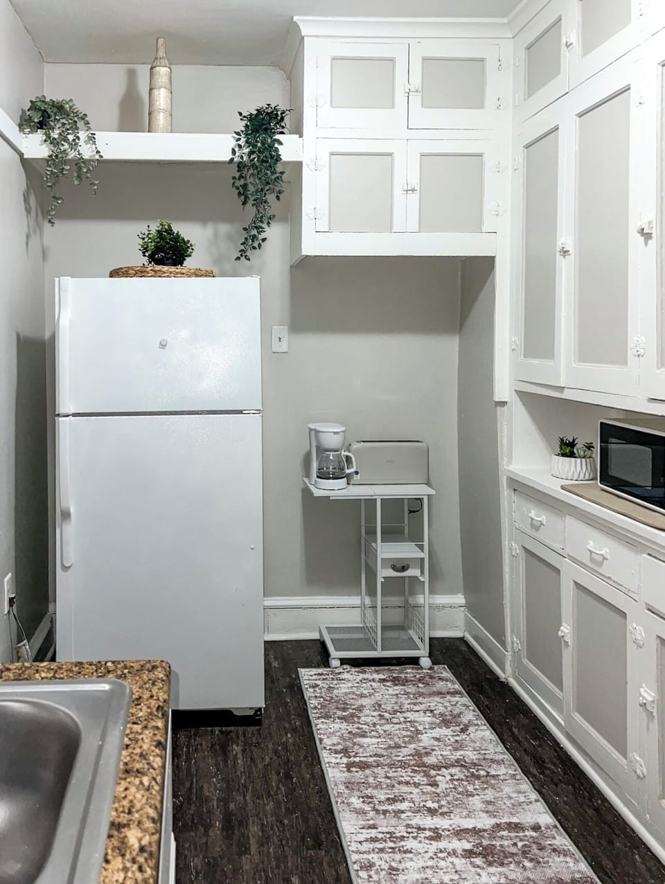 Fridge/Freezer, microwave, coffee maker, toaster, stove/oven, and cooking utnsls