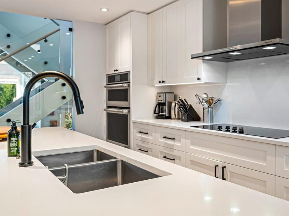 Bright and spacious kitchen with 4 seats at the island. Double oven, induction stove, dishwasher, drip coffee and fully stocked for entertaining.