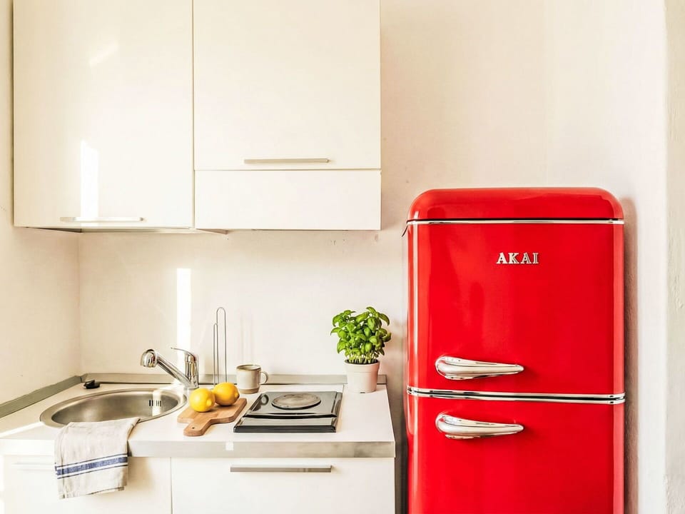 Kitchen Appliance, Major Appliance, Kitchen, Home Appliance, Small Appliance, Refrigerator, Furniture, Countertop, Cabinetry, Drawer