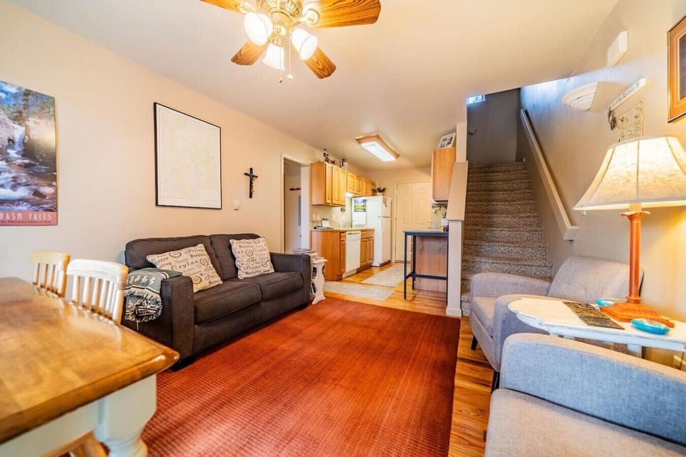 There`s a bed and bath downstairs and two beds and a bath upstairs.