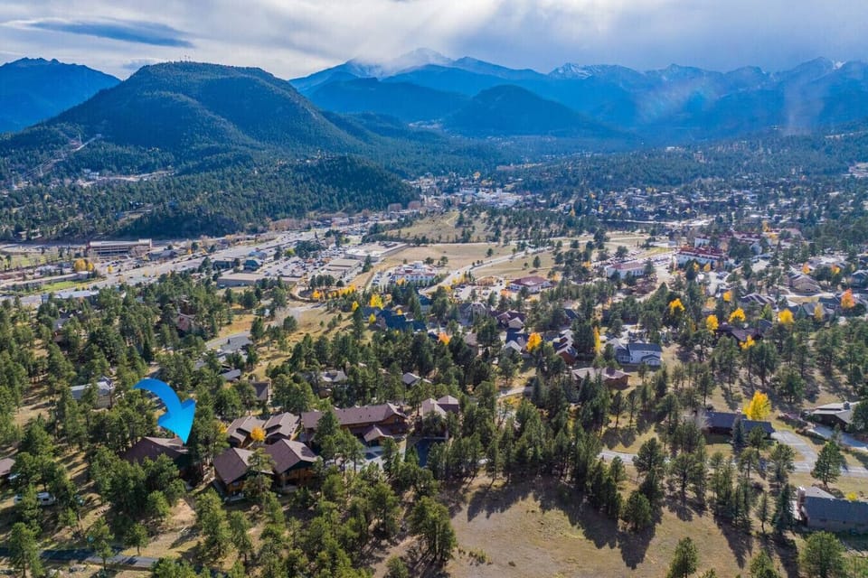Prime location just outside downtown and Lake Estes.