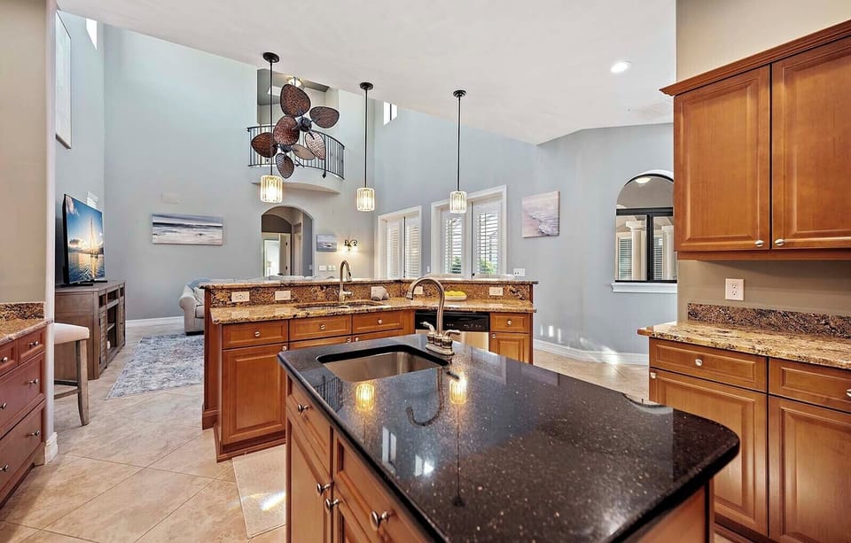 Large Kitchen to Cook and Entertain