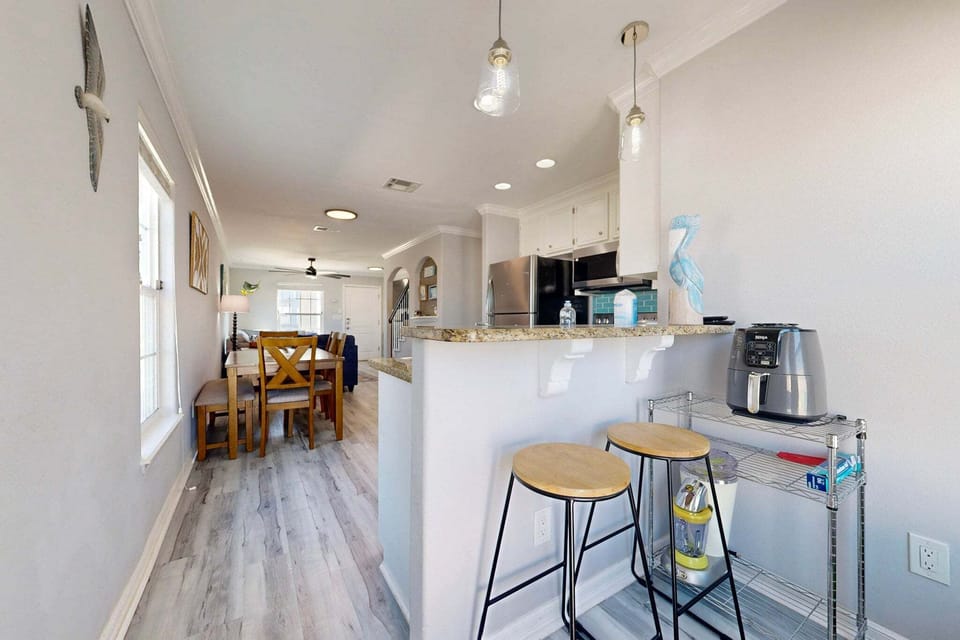 Counter dining