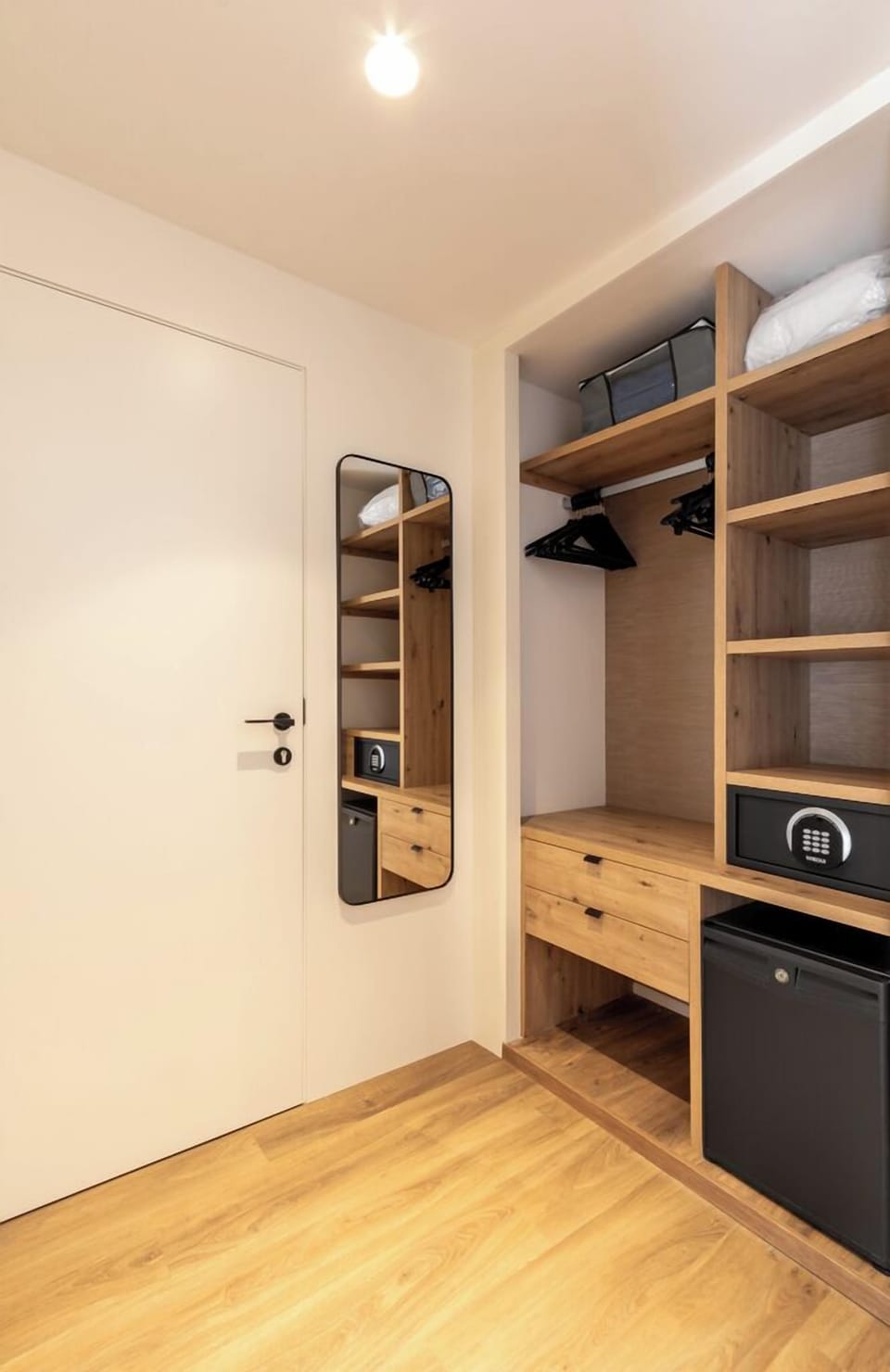 Minibar, in-room safe, iron/ironing board, free WiFi