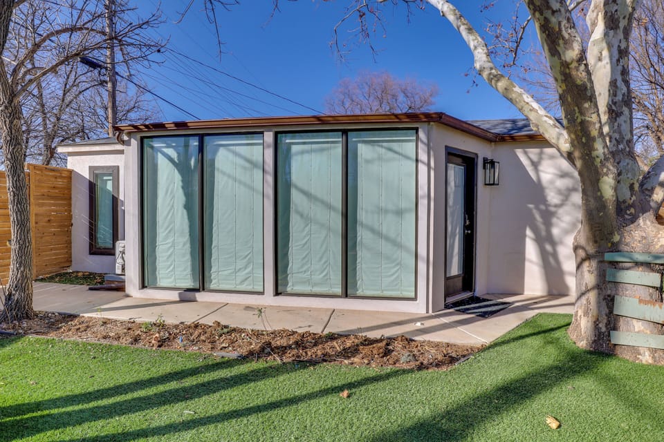 Studio Exterior | 3 Mi to Downtown