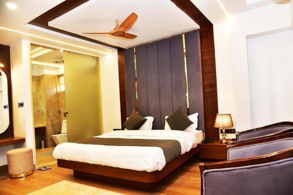 Deluxe Double Room, City View | Desk, WiFi (free)