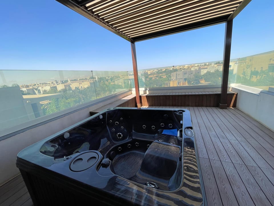 Outdoor spa tub