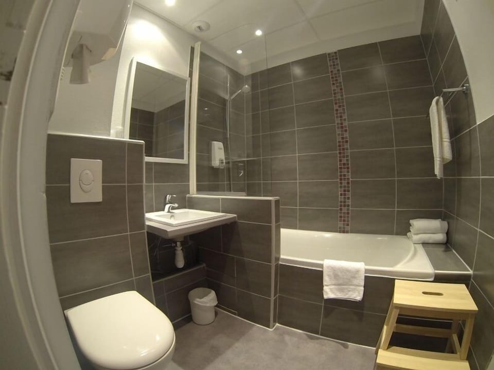 Suite, Bathtub | Bathroom | Shower, hair dryer, towels, soap