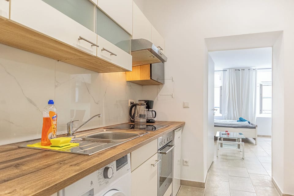 Basic Apartment | Private kitchen | Mini-fridge, stovetop, cookware/dishes/utensils