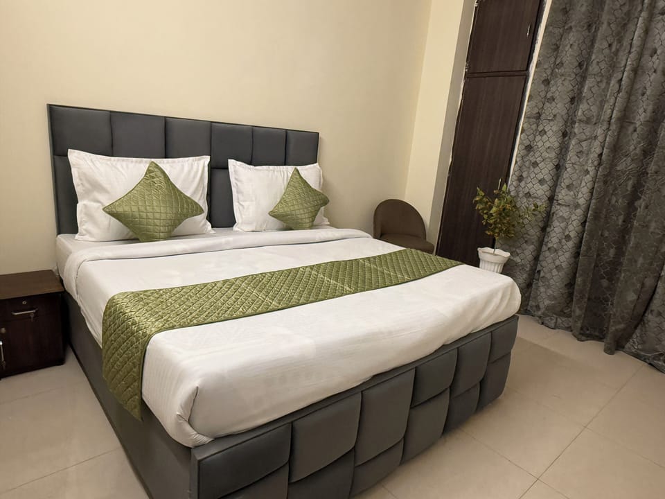Family Studio, City View | Desk, laptop workspace, free WiFi