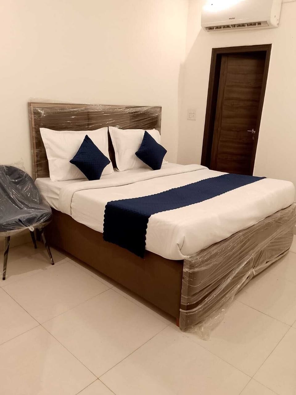 Family Studio, City View | Desk, laptop workspace, free WiFi