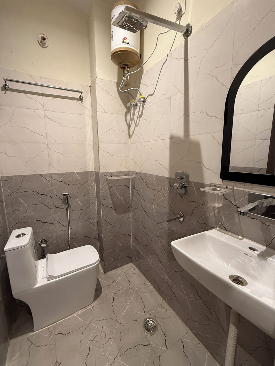 Family Studio, City View | Bathroom | Shower, free toiletries, hair dryer, bidet