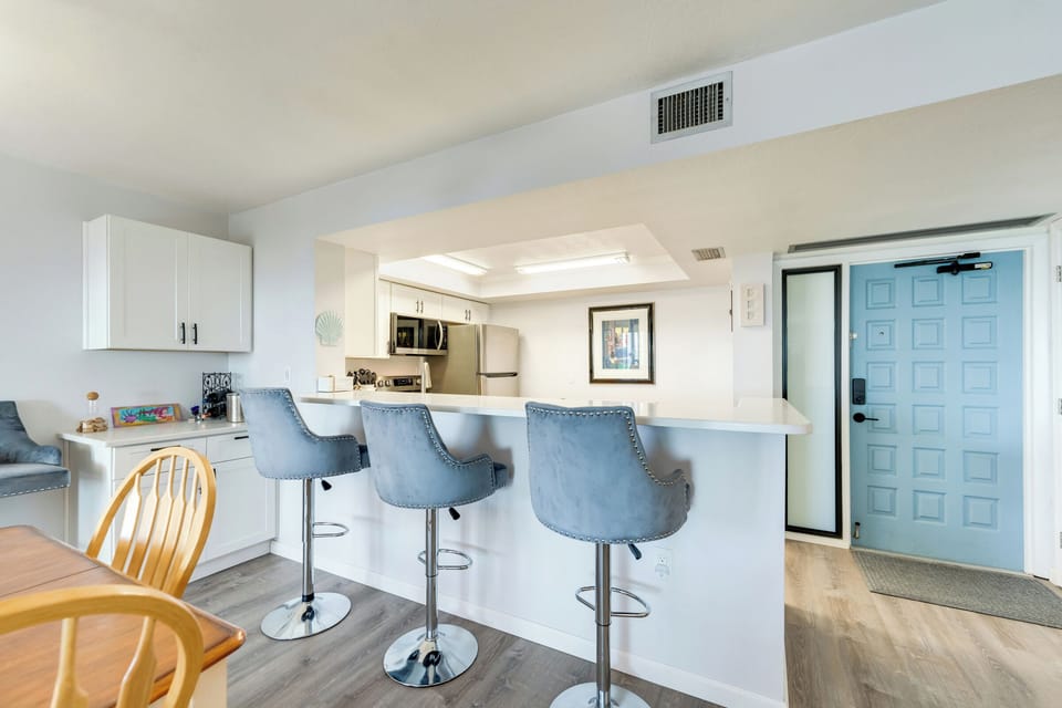Breakfast Bar seats 4