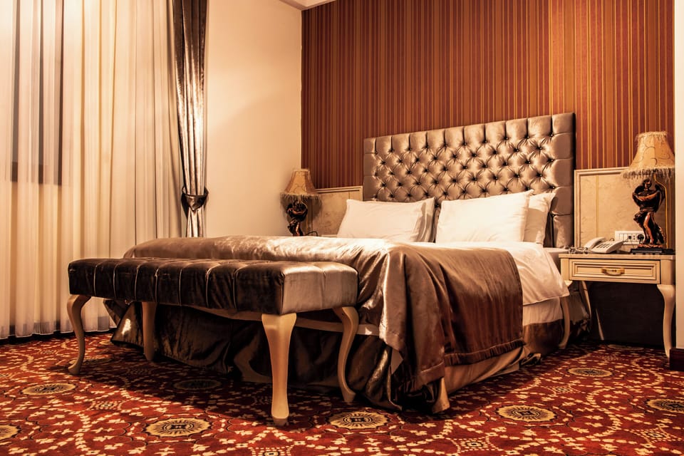 Junior Suite, City View | Egyptian cotton sheets, premium bedding, Select Comfort beds, minibar