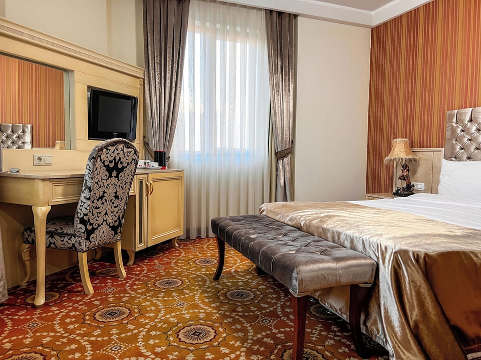 Junior Suite, City View | Egyptian cotton sheets, premium bedding, Select Comfort beds, minibar
