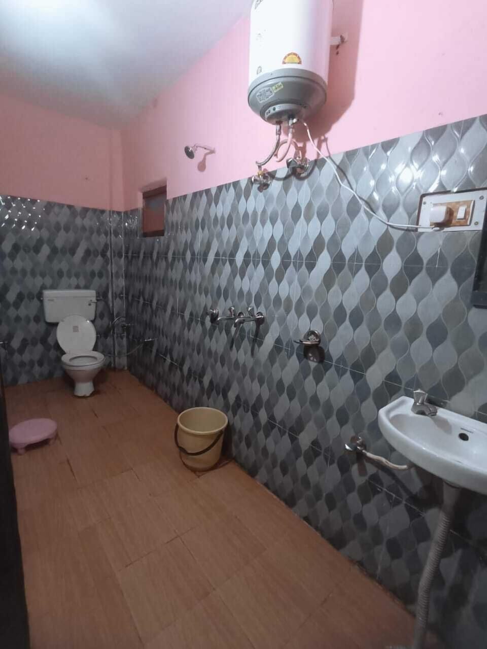 Shower, free toiletries, towels, soap
