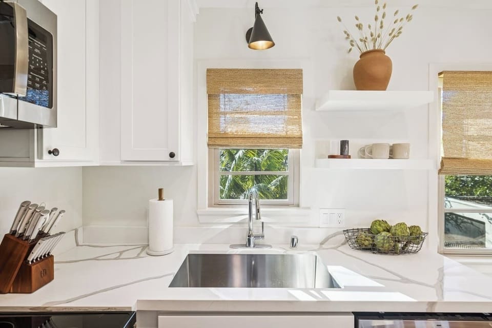 Full kitchen: Coffee drip, fridge, stove/oven, plates and utensils, dishwasher