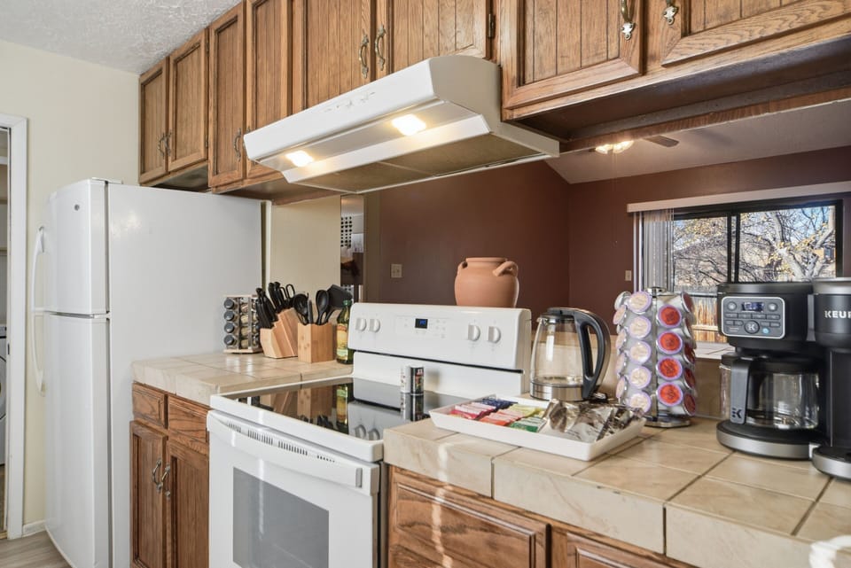 House, 4 Bedrooms | Private kitchen | Coffee/tea maker, fridge, oven, toaster