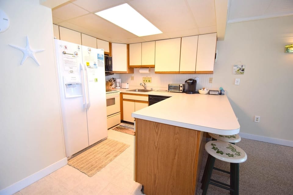 Condo, 2 Bedrooms | Private kitchen | Coffee/tea maker, fridge, toaster