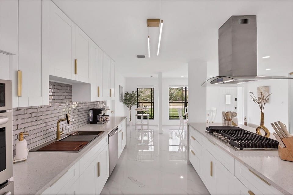 House, 4 Bedrooms | Private kitchen | Coffee/tea maker, fridge, oven, stovetop