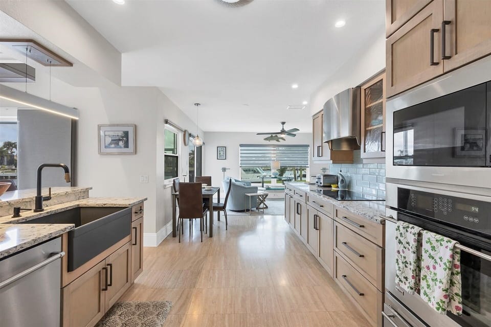 House, 4 Bedrooms | Private kitchen | Coffee/tea maker, fridge, oven, toaster