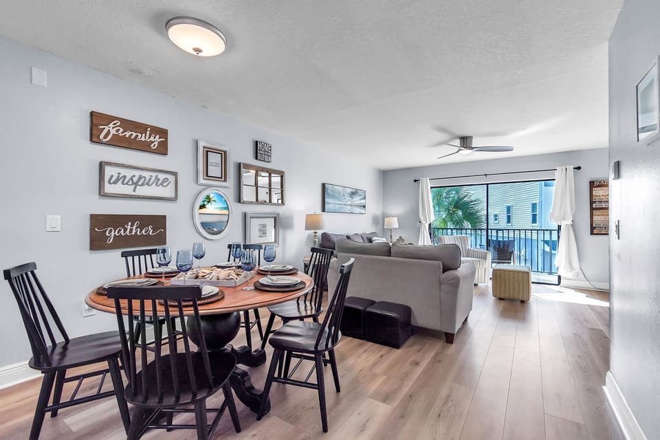 Living Area - 2nd Level