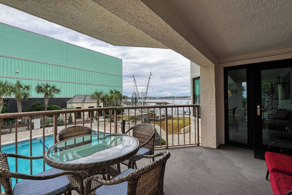 Marlin Quay 101 - Private Balcony