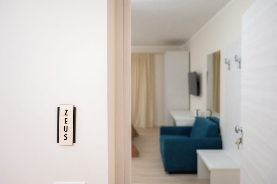 Double Room, City View | Interior