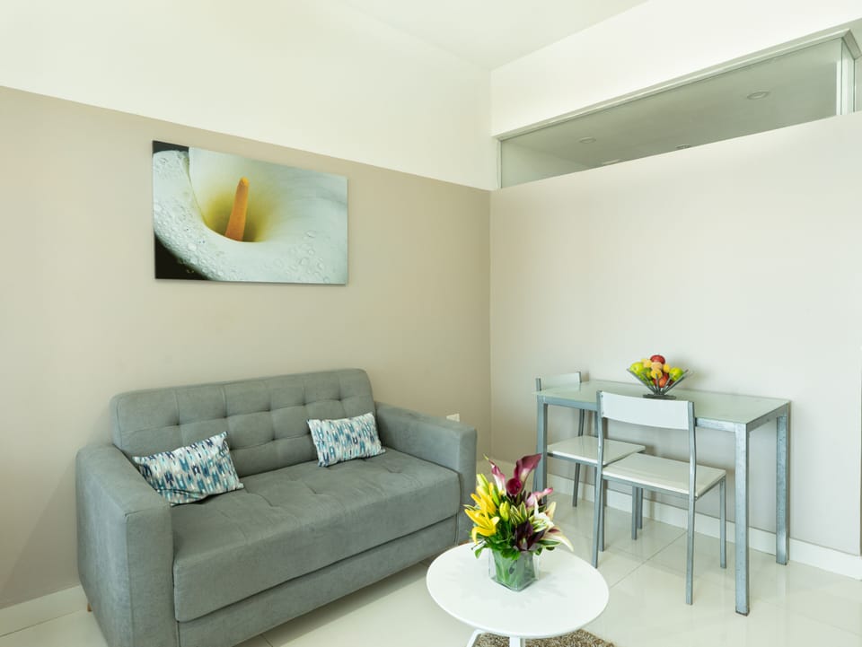 Junior Studio Suite | Living area | 52-inch flat-screen TV with cable channels, TV