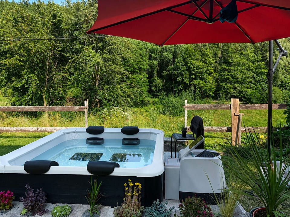 Outdoor spa tub