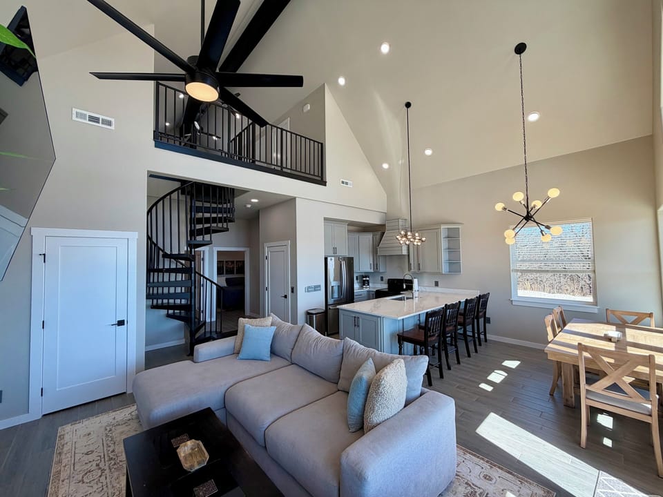Spacious living area with vaulted ceilings
