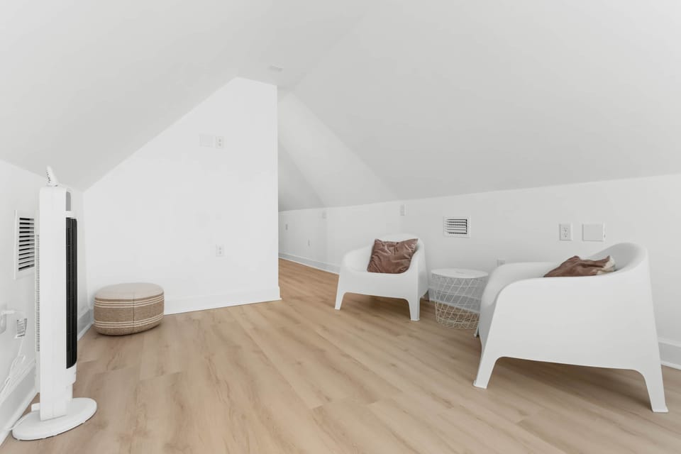 Sitting Area - Upstirs