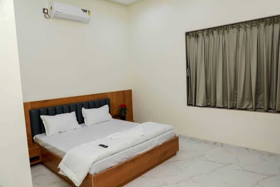 Deluxe Double Room | Desk, laptop workspace, soundproofing, free WiFi