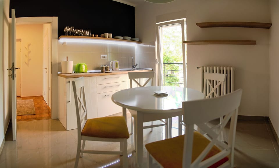 Basic Apartment, River View | Dining