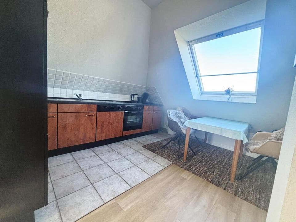 Basic Double Room, Private Bathroom, Garden View (Apartment für 2 Personen) | Food and drink
