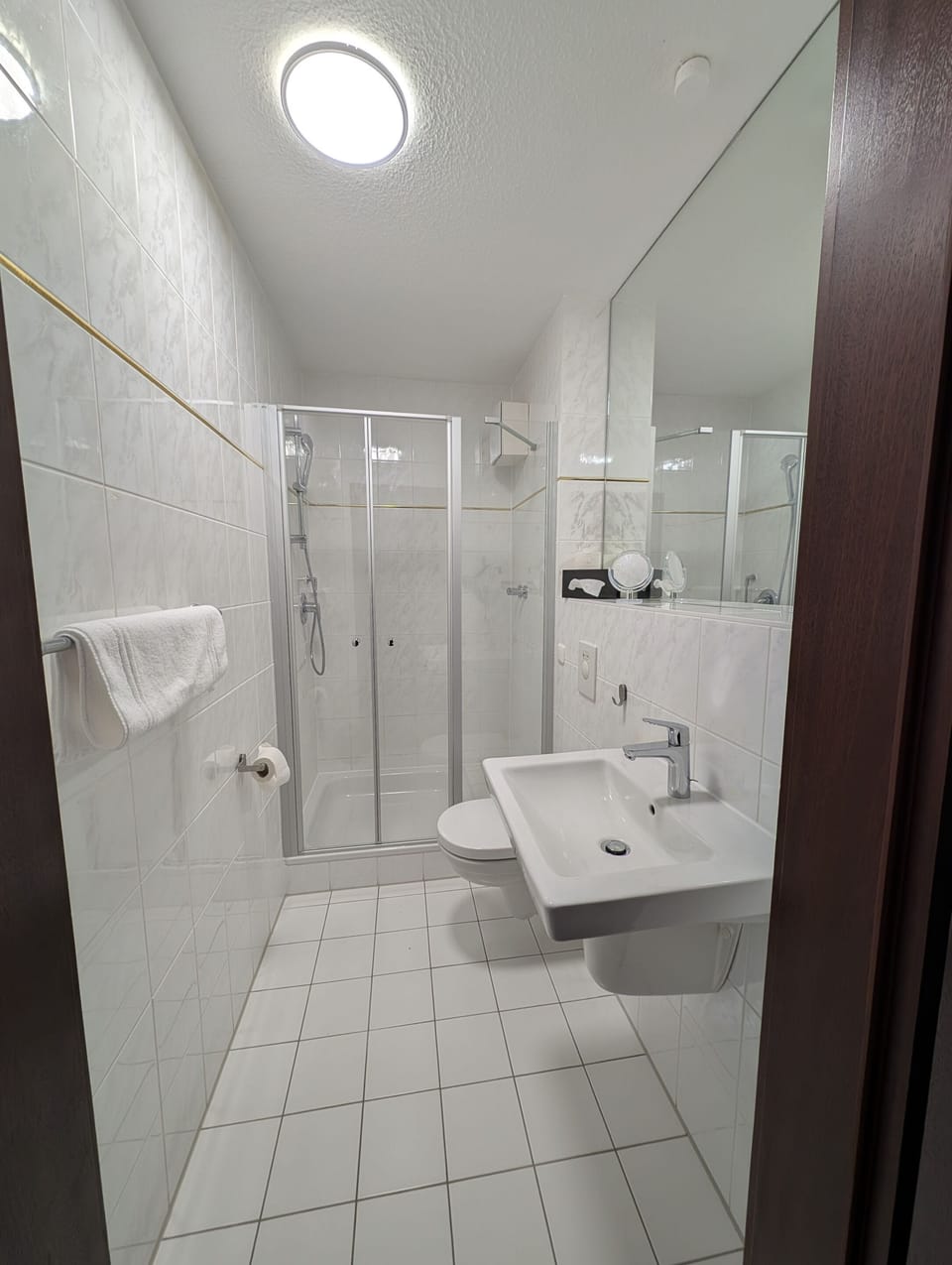 Shower, free toiletries, soap, shampoo