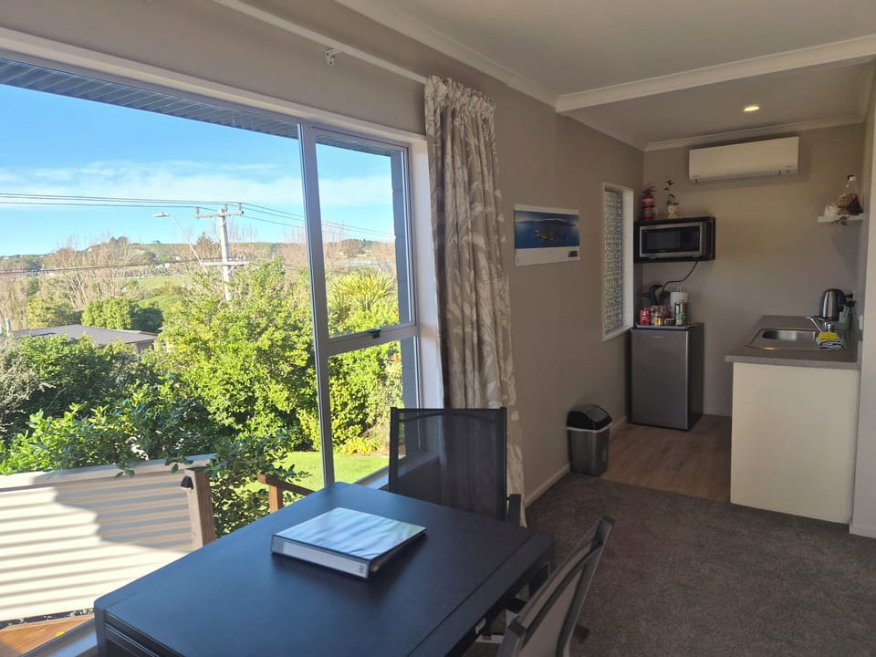 Apartment, Balcony, Ocean View | Dining room